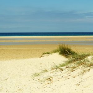 hermosa-foto-playa-arena-tarifa-espana_181624-11341