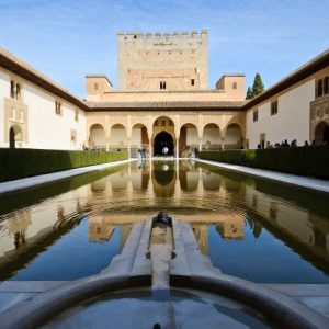 patio-arrayanes-alhambra_1139-25