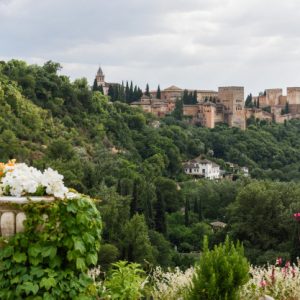 famous-view-palace-alhambra-granada-sacromonte-barrio-sacromonte_1139-1199