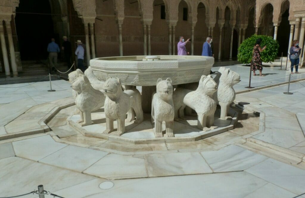 fuente leones alhambra granada