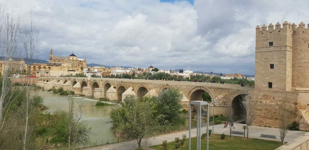 Game of Thrones se trouve à Cordoue : Pont romain de Cordoue