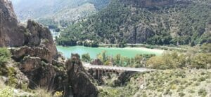 El Chorro y el embalse del Conde de Guadalhorce, en el Desfiladero de los Gaitanes
