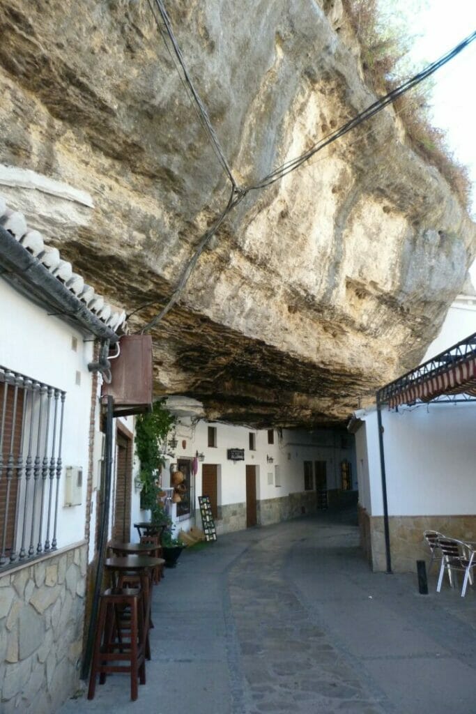 Was gibt es in Setenil de las Bodegas zu sehen: 10 wichtige Dinge zu besichtigen 2 Straße Cuevas de la Sombra