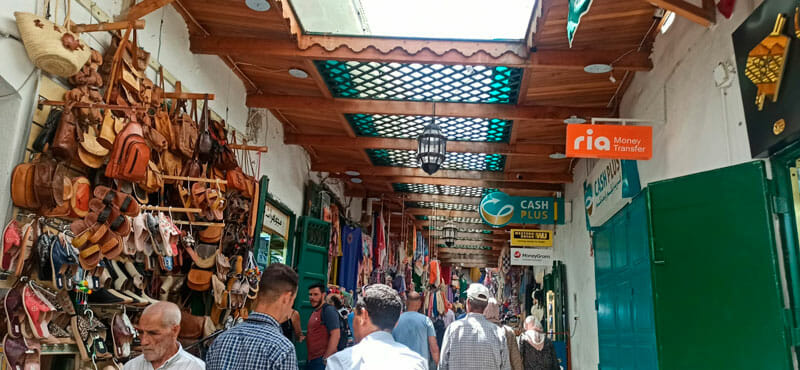 Visite des bazars dans la zone commerciale de Tétouan