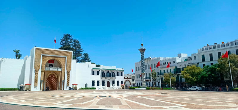 Reise nach Marokko über das lange Wochenende im Dezember 2 Besuchen Sie den Platz Hassan II. in Tetouan an einem langen Wochenende im Dezember