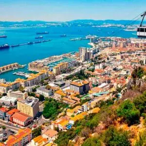 Vistas del centro de Gibraltar desde el peñón de Gibraltar