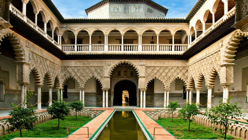 Der Real Alcázar von Sevilla: Was man in Sevilla sehen sollte 2 Der Innenhof der Jungfrauen