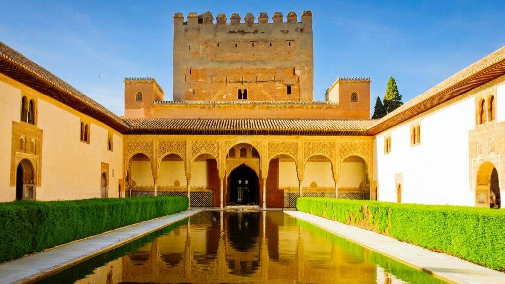 Die 5 schönsten Springbrunnen der Alhambra in Granada 2 Fuente arrayanes alhambra