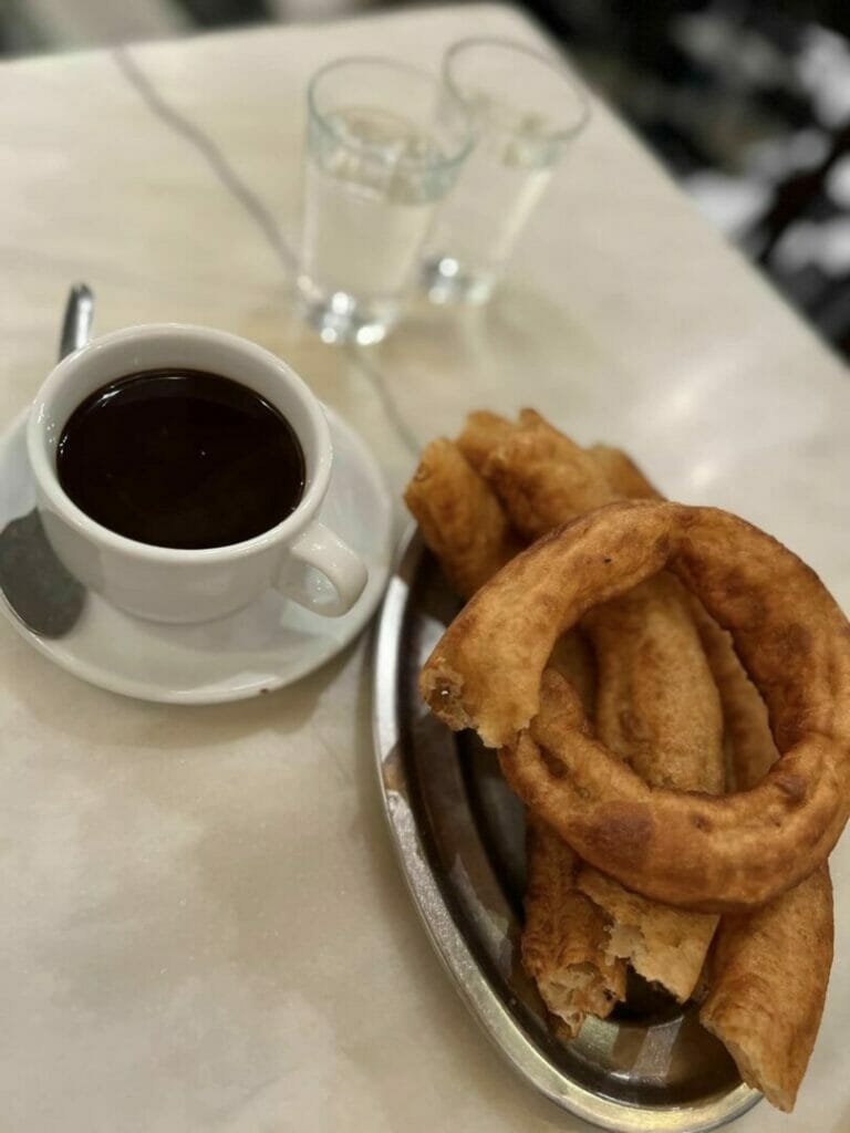 Breakfast in Seville: Terraces and cafés you can't miss 1 cafe bar el comercio