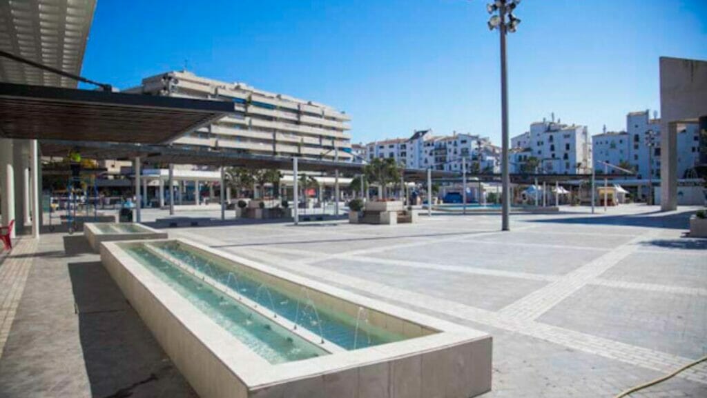 Antonio Banderas plaza puerto banus