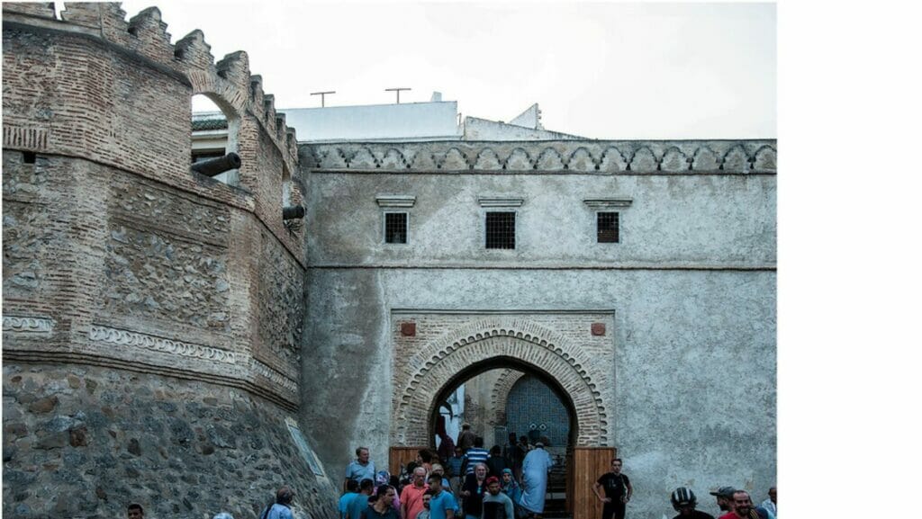 The 8 gates of the Medina of Tetouan 1 El Okla Gate This is one of the main gates of the Medina of Tetouan and the best known. It is also known as the Queen's Gate.