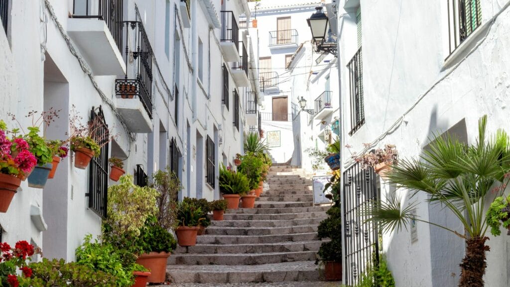 que hacer en frigiliana callejon el garral