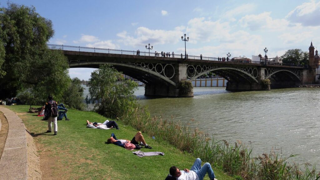 orrilla puente triana sevilla