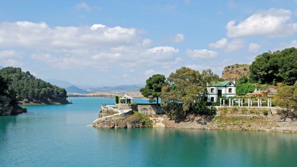 what to see in ardales conde guadalhorce reservoir