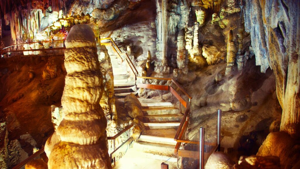 Cueva de Nerja: horario, precio y entradas 4 Interior de las galerías de la Cueva de Nerja