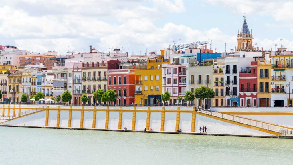 El río Guadalquivir y qué ver en Sevilla en una escapada inolvidable 9 Donde comer en Sevilla