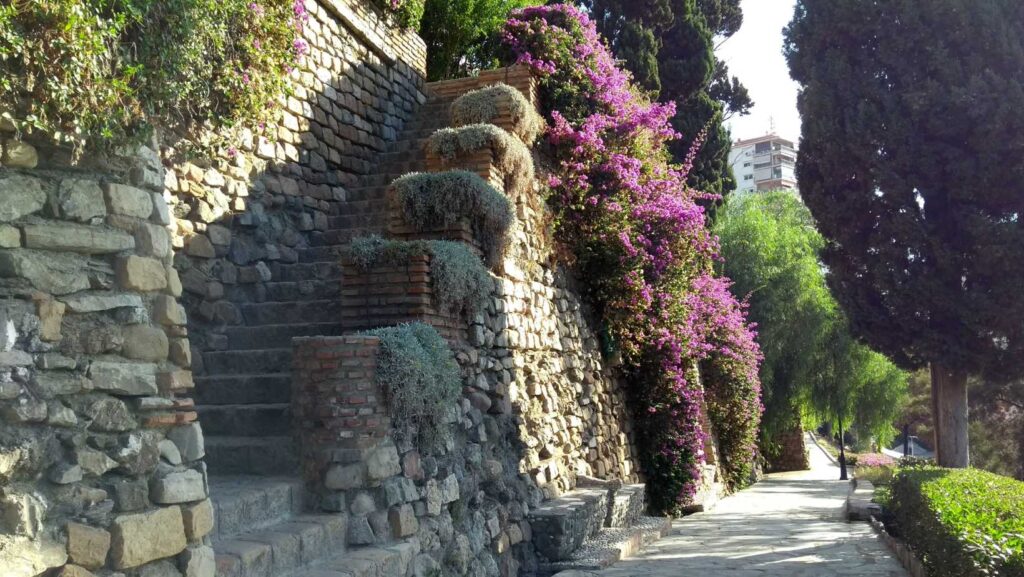 Jardins de Puerta Oscura : beauté verte à Malaga 2 Porte sombre du jardin