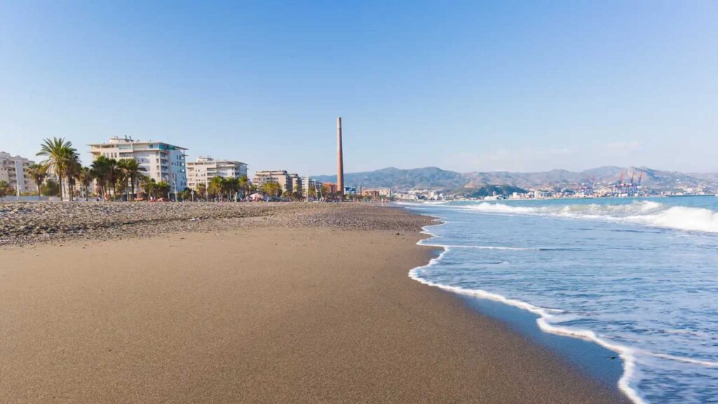 Playa de la Misericordia: sol, mar y tradición en Málaga 2 Playa misericordia