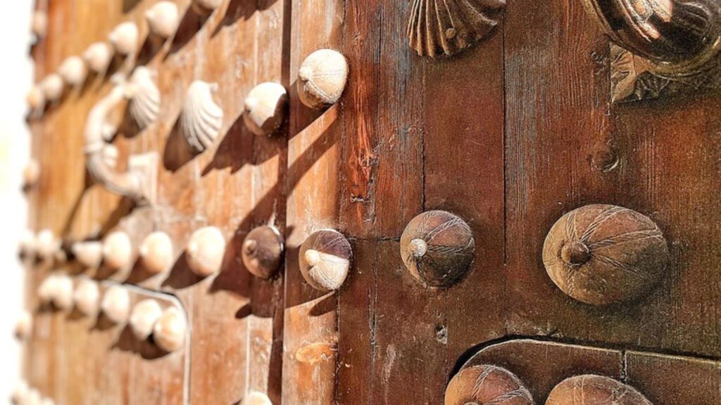 Iglesia de Santiago Málaga: Arte Sacro en el Corazón de Málaga 5 Iglesia de Santiago Malaga 3