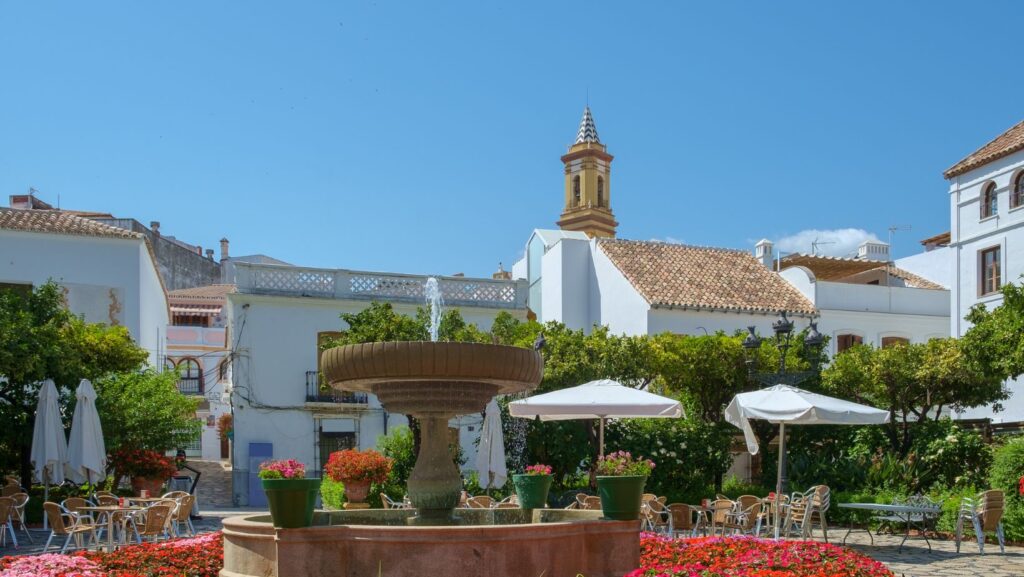 10 imprescindibles que ver en Estepona 5 Plaza de las Flores y la Casa de la Cultura que ver en estepona