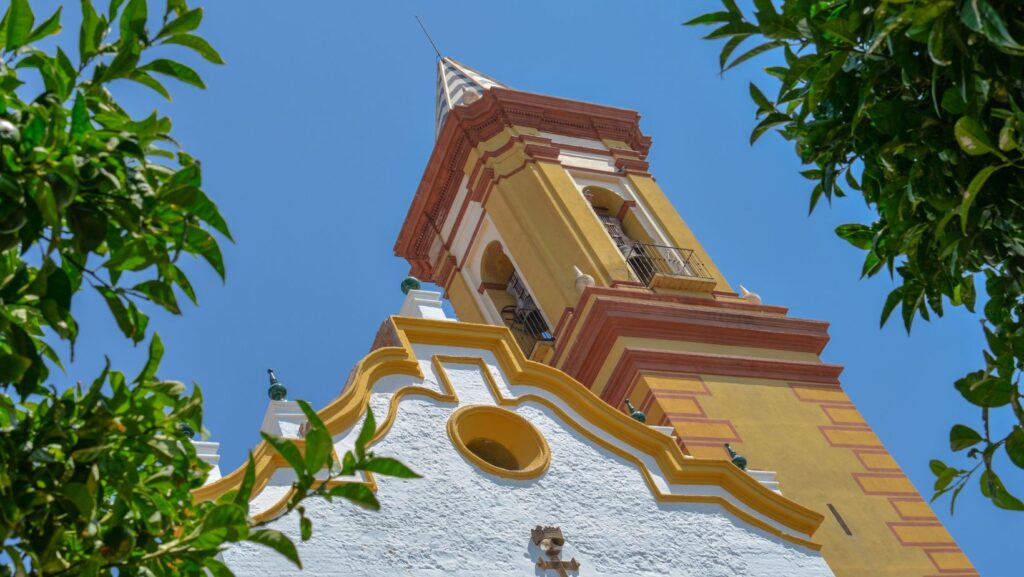 10 imprescindibles que ver en Estepona 8 Torre del Reloj que ver en estepona