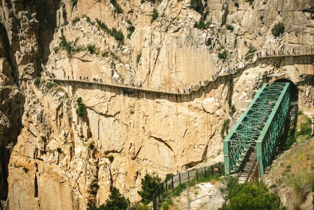 sendero-caminito-rey-via-ferrata-canon-andalucia-espana_370312-110